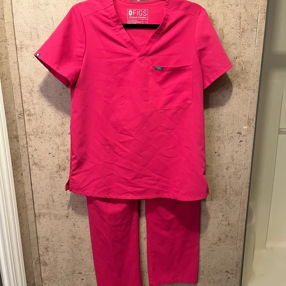 Figs pink scrub set💗
